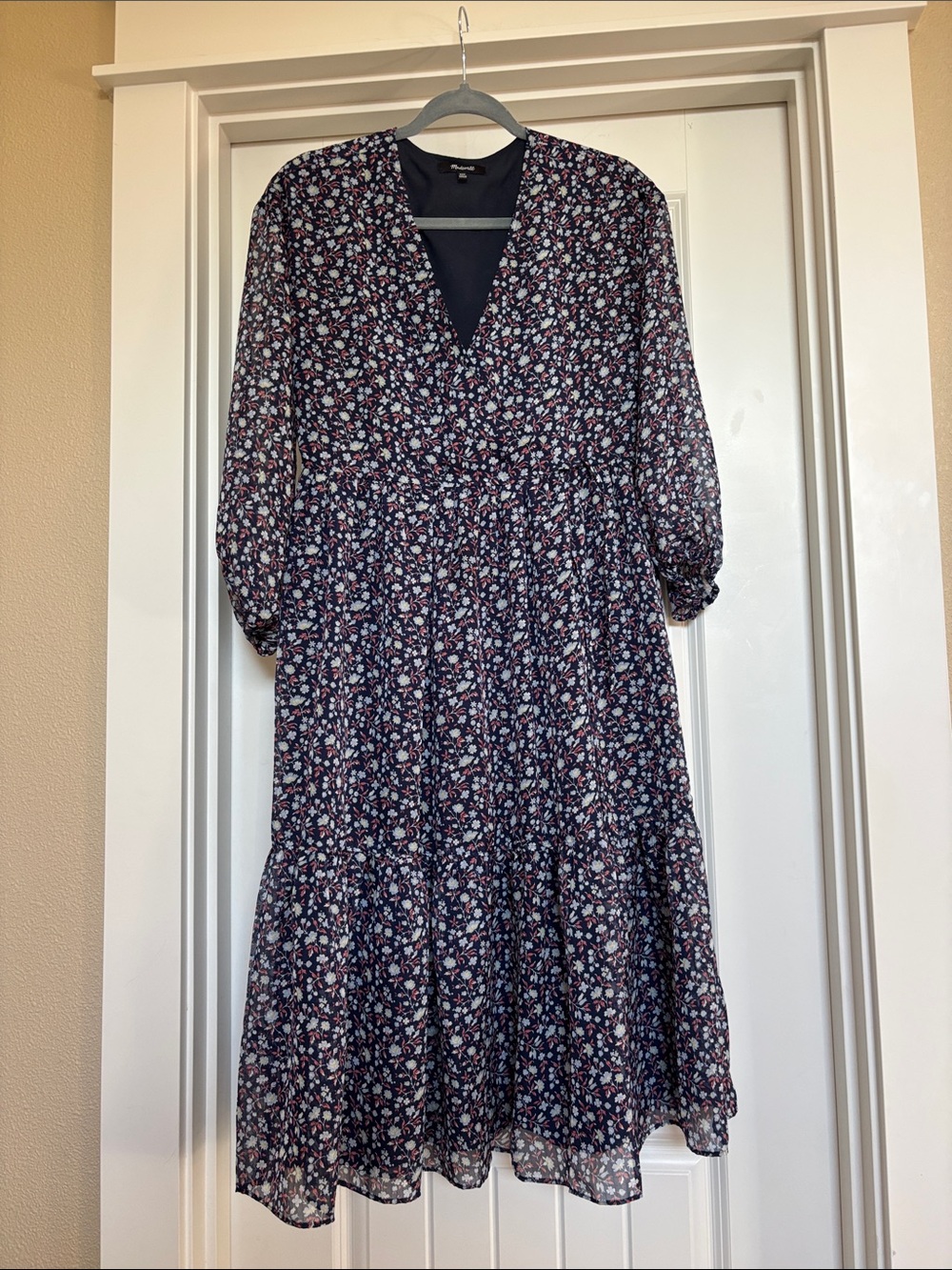 MADEWELL XXS Navy Floral Tiered V-Neck Midi Dress